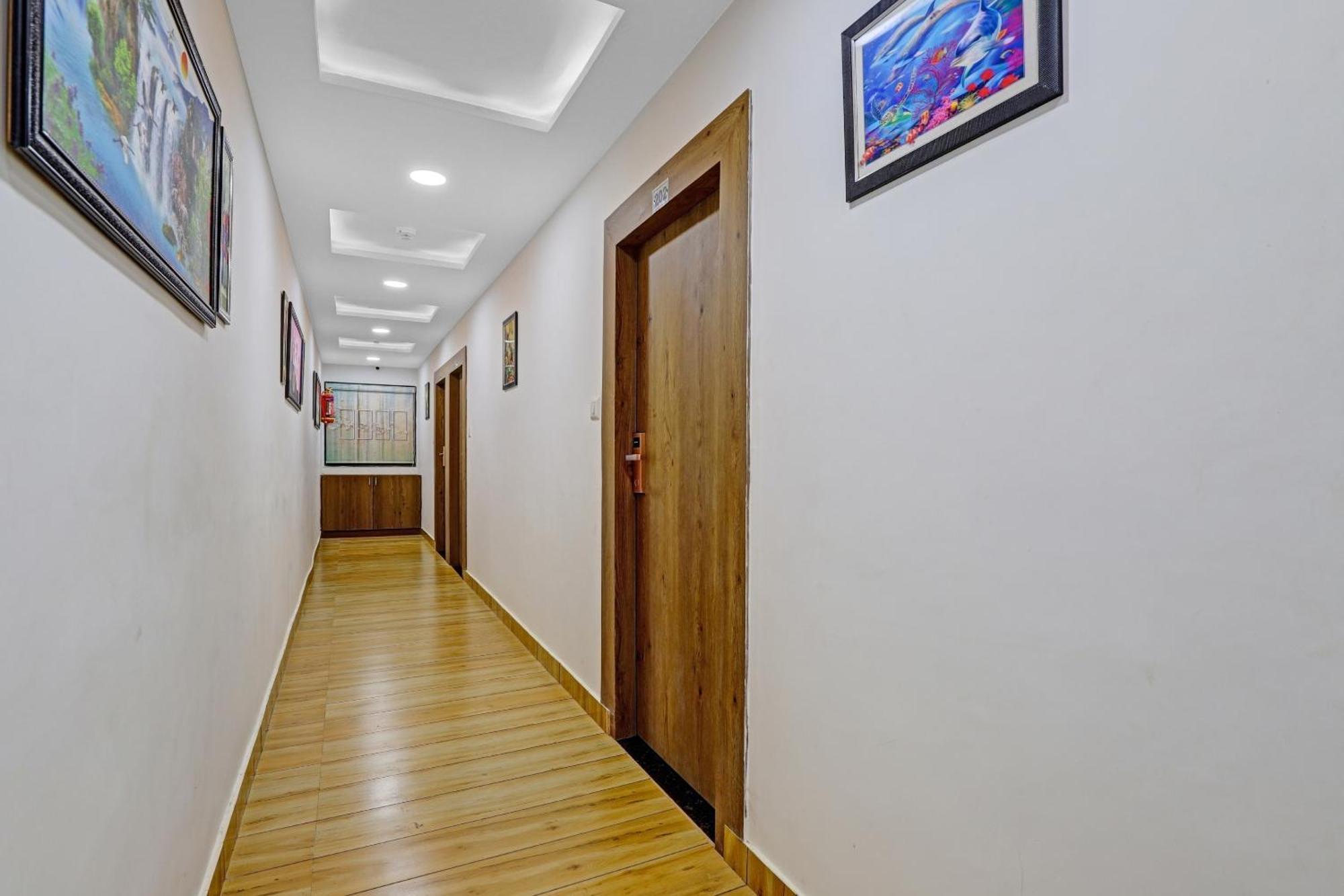 Hotel O R S Palace Ahmadábád Exteriér fotografie